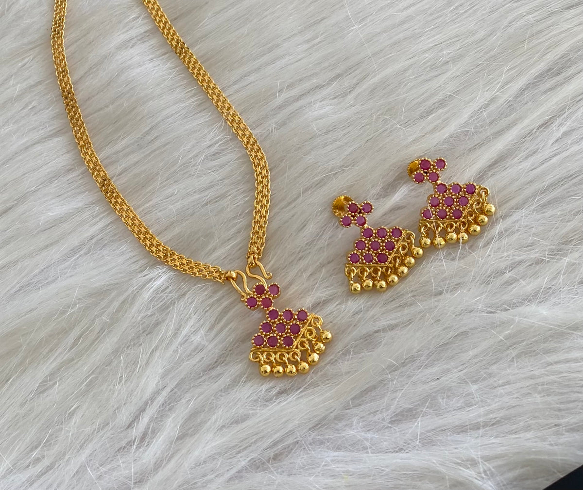 Gold tone 18 inches chain with rani pink stone pathakkam pendant set dj-54913