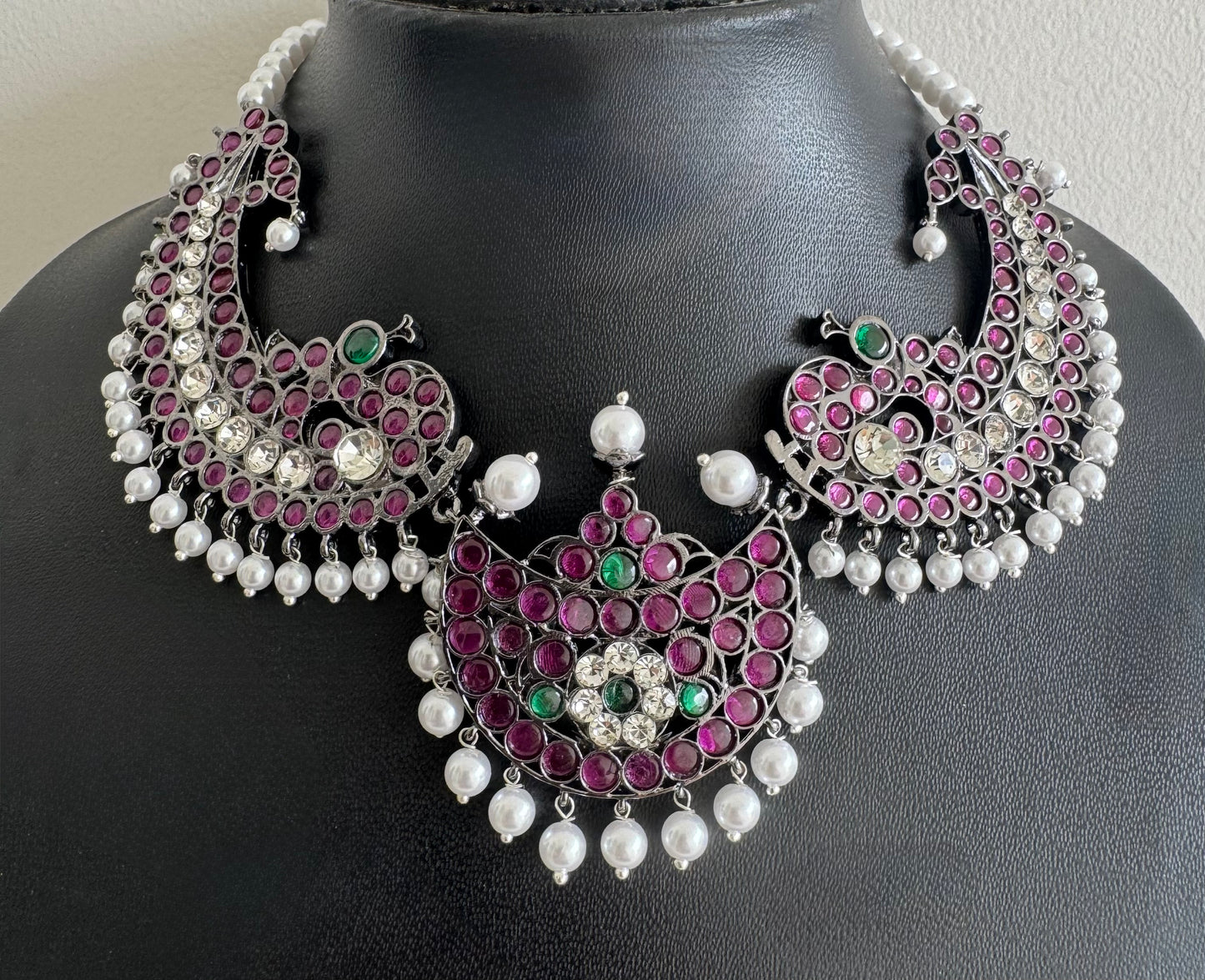 Black finish precious kemp pearl moon peacock necklace Dj-51171