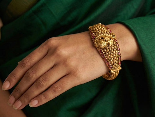 Matte Finish Pink Screw type Swan Kada/bangle DJ28097