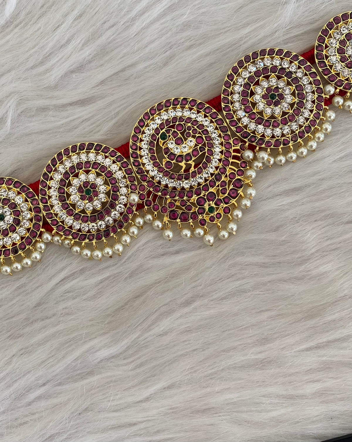 Gold tone precious kemp-green-white pearl peacock flower round waist band dj-54735