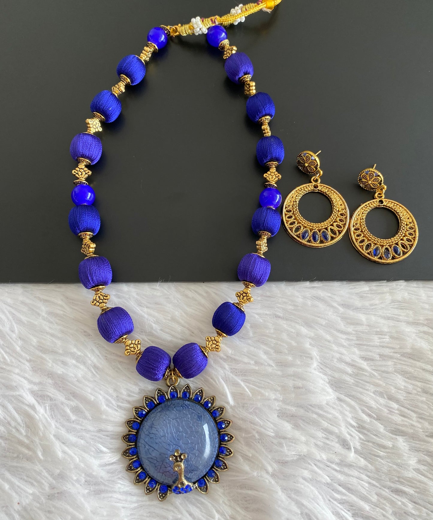 Antique gold tone blue silk thread beaded peacock necklace Set dj-52924