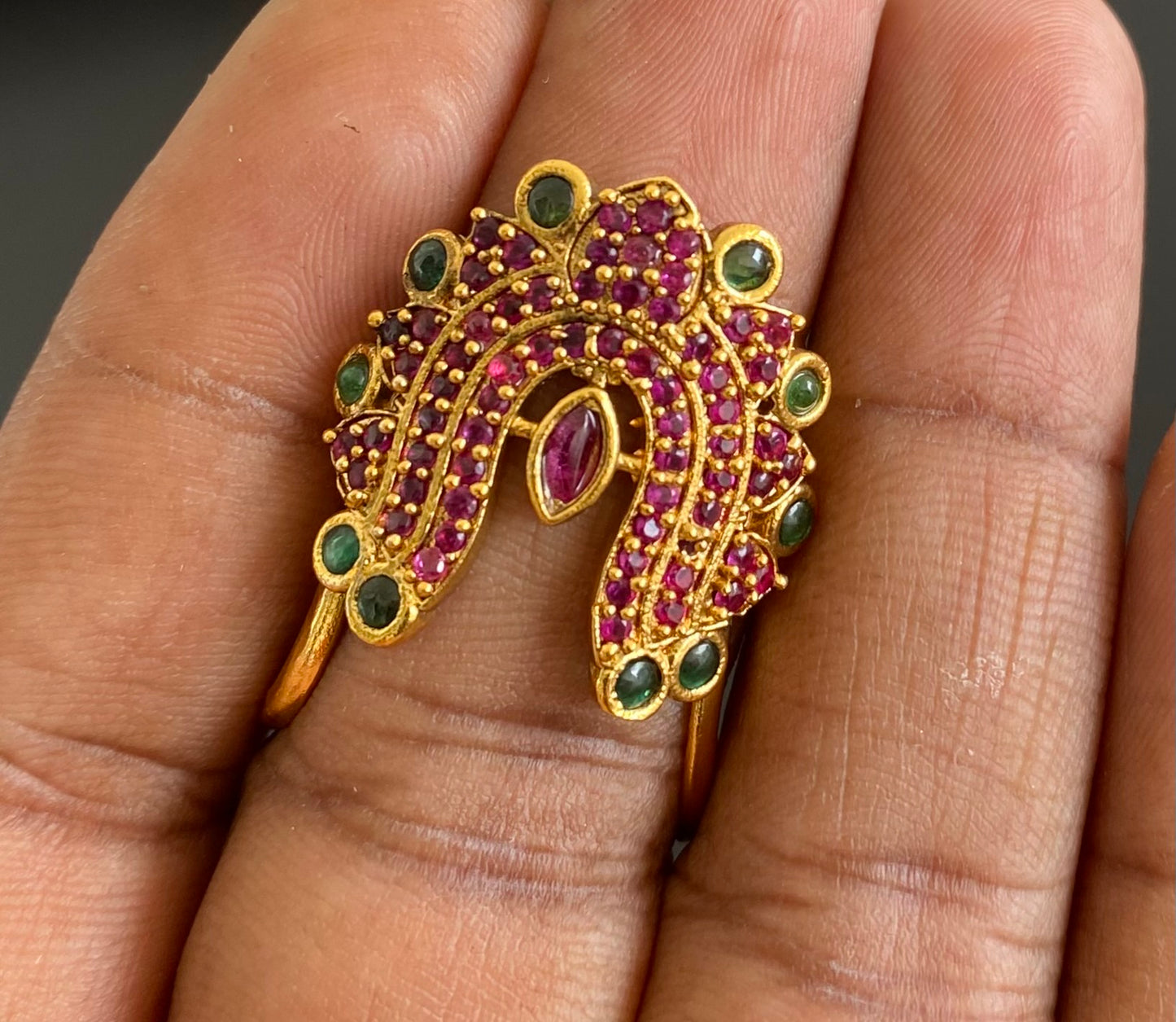 Matt finish kemp-green vanki style finger ring dj-53677