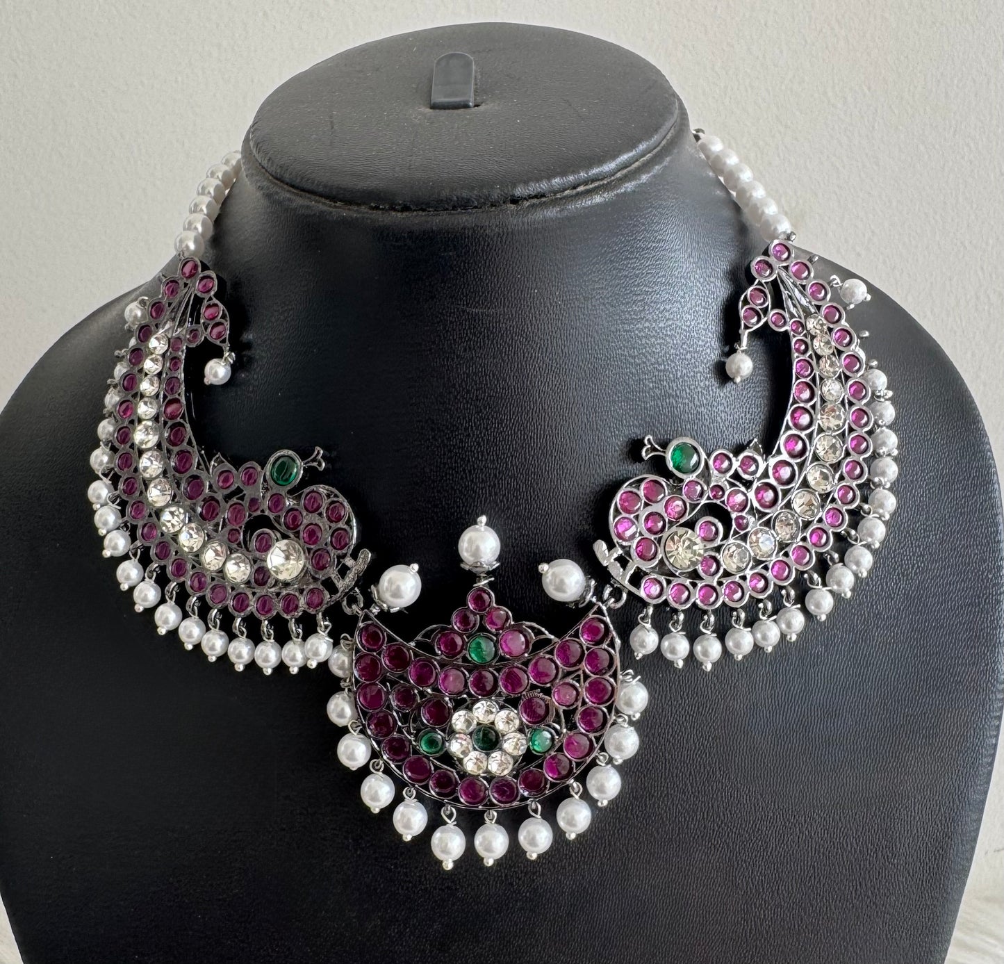 Black finish precious kemp pearl moon peacock necklace Dj-51171