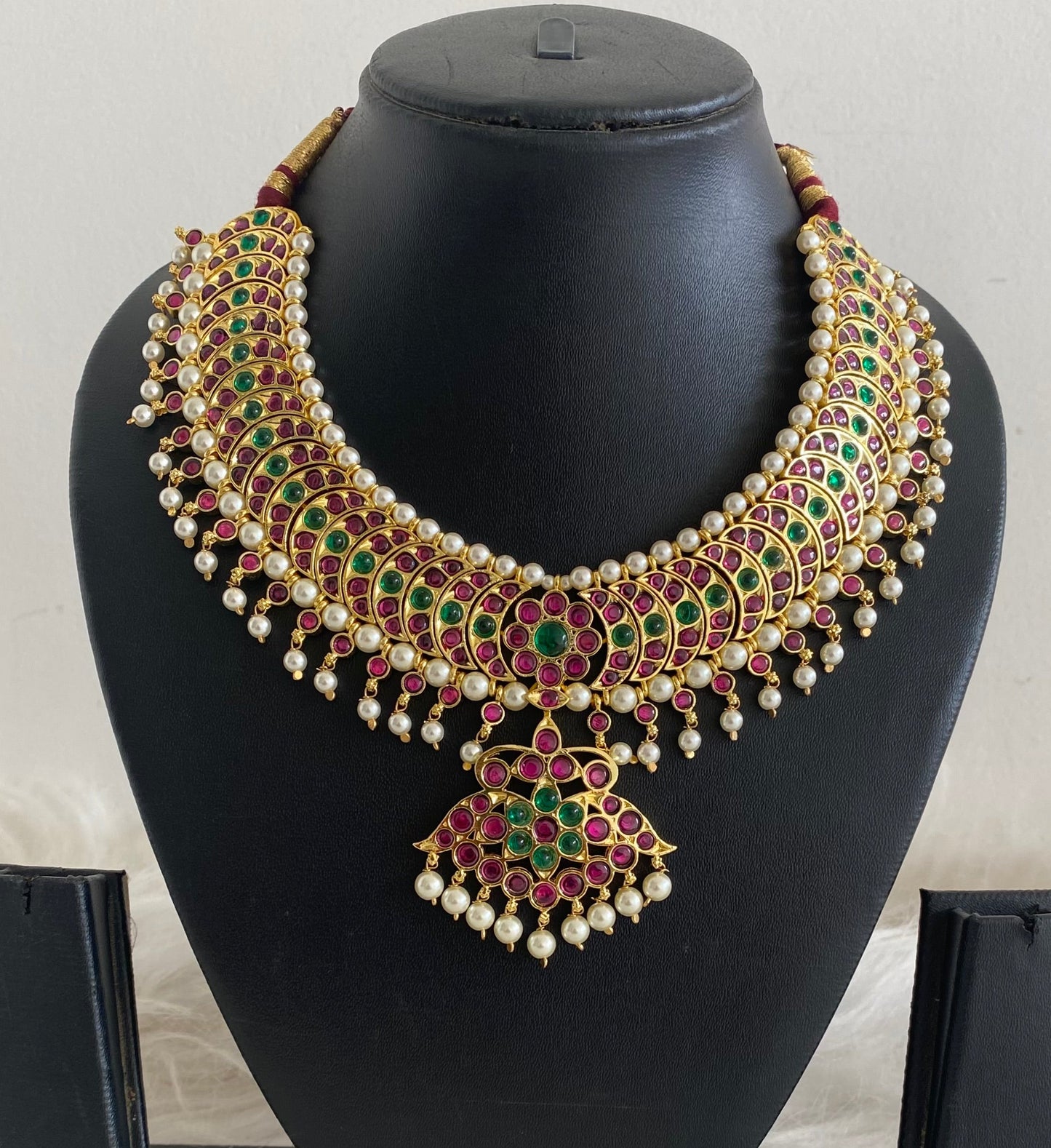 Gold tone precious kemp-green pearl necklace dj-54622