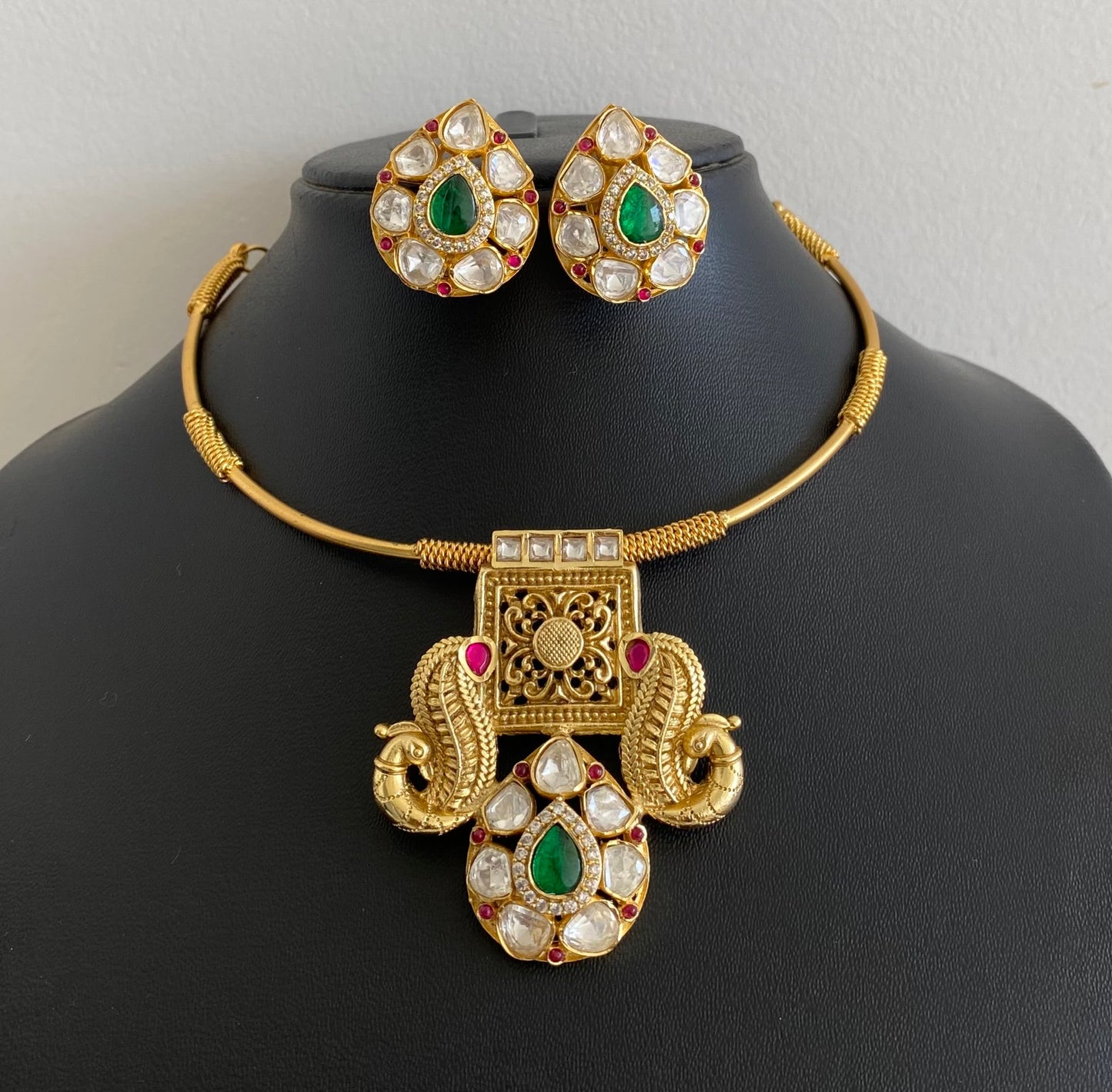 Antique gold tone Kundan jadau peacock pendant hasli necklace set dj-53851