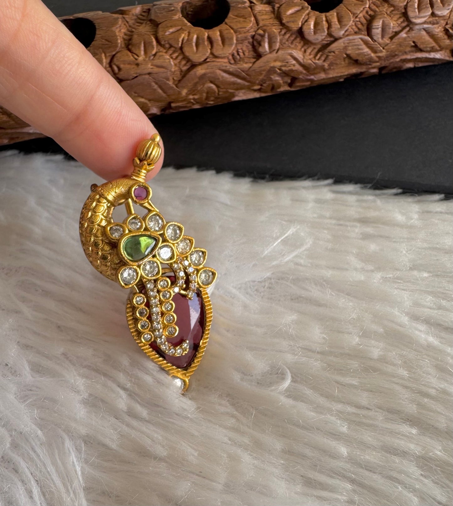 Matte finish kemp-green magenta pink peacock hair jewel dj-52042