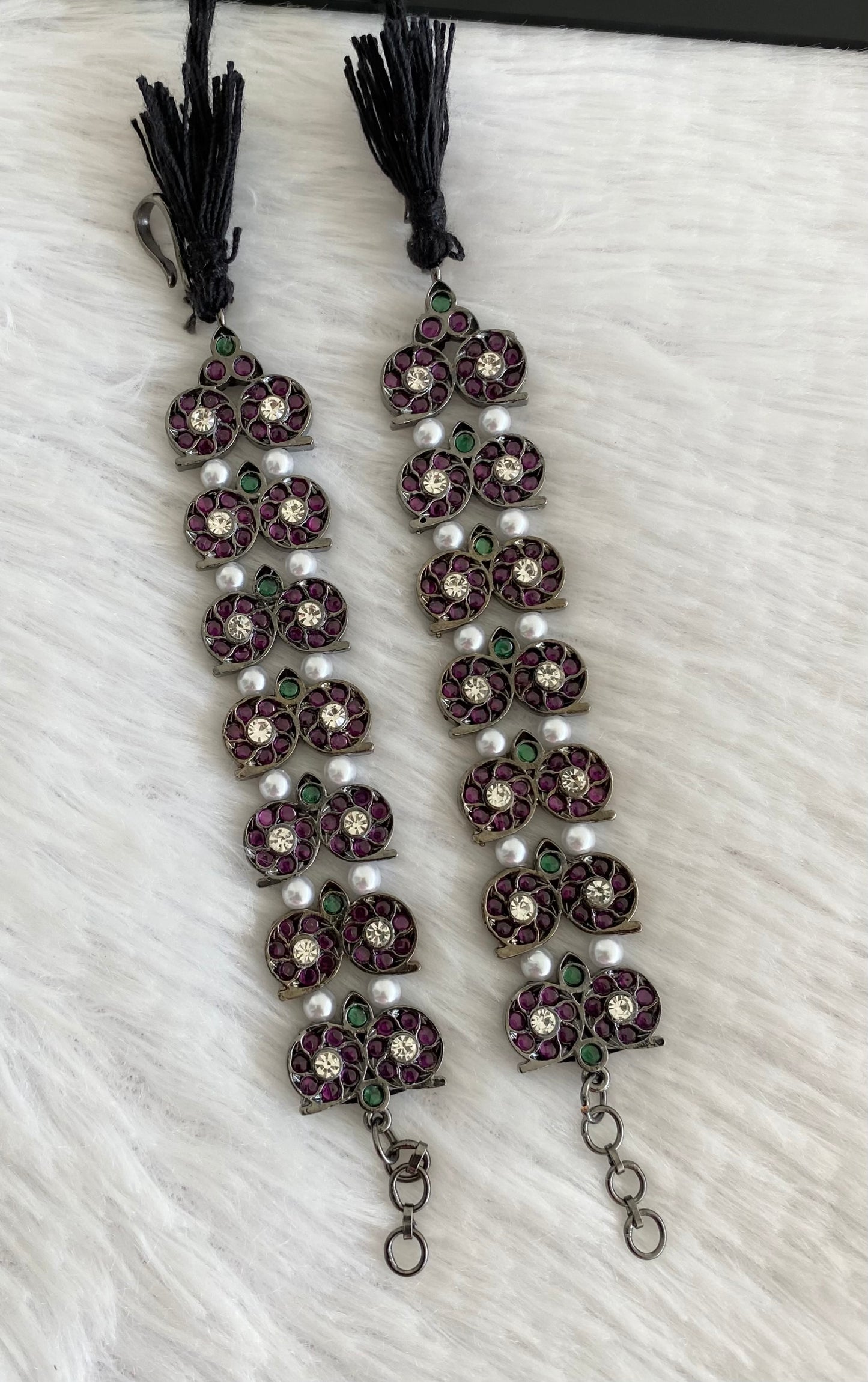 Black finish precious kemp-green-white pearl mango ear side chain Dj-53392