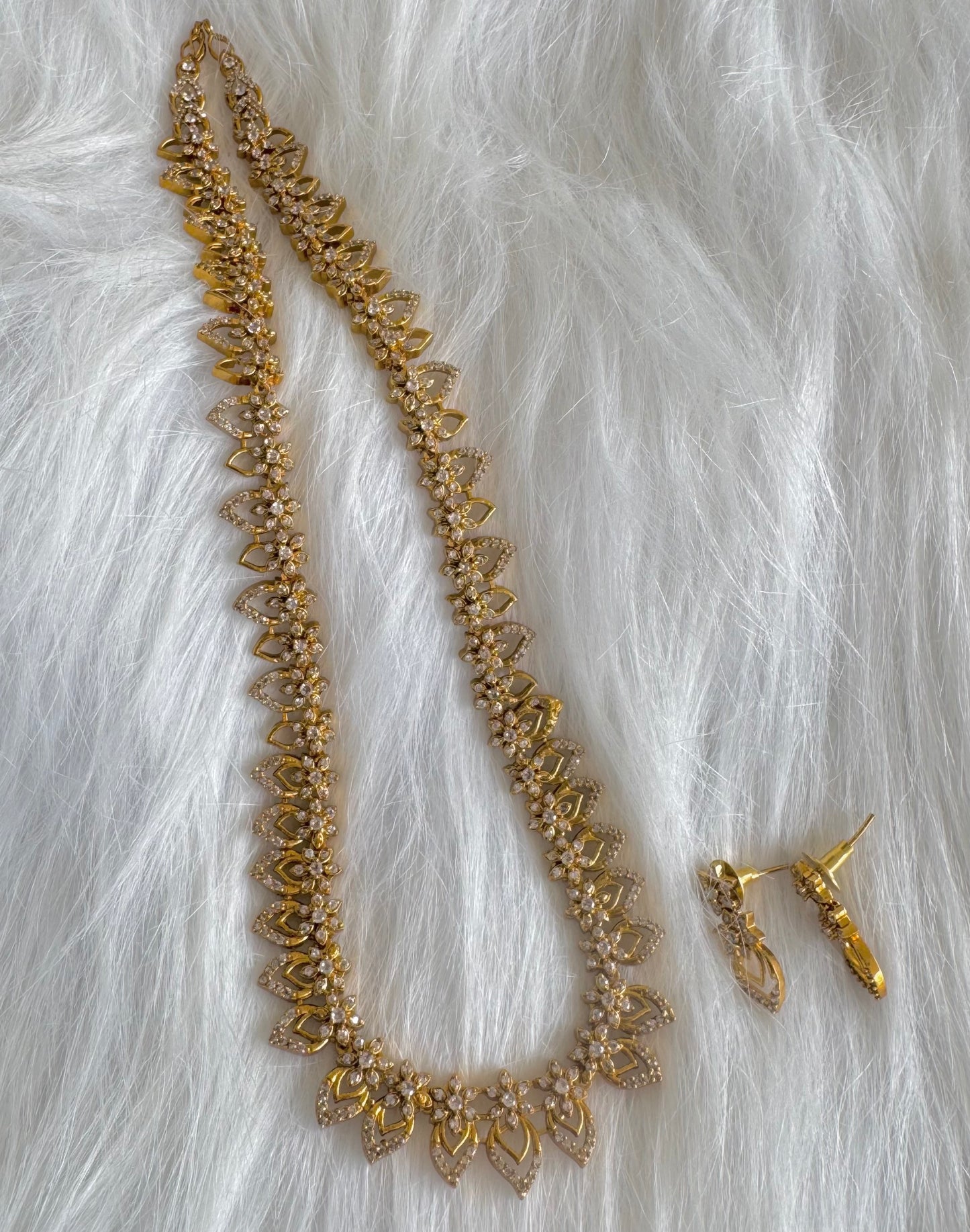 Matte finish cz white stone mango flower haar set dj-51115