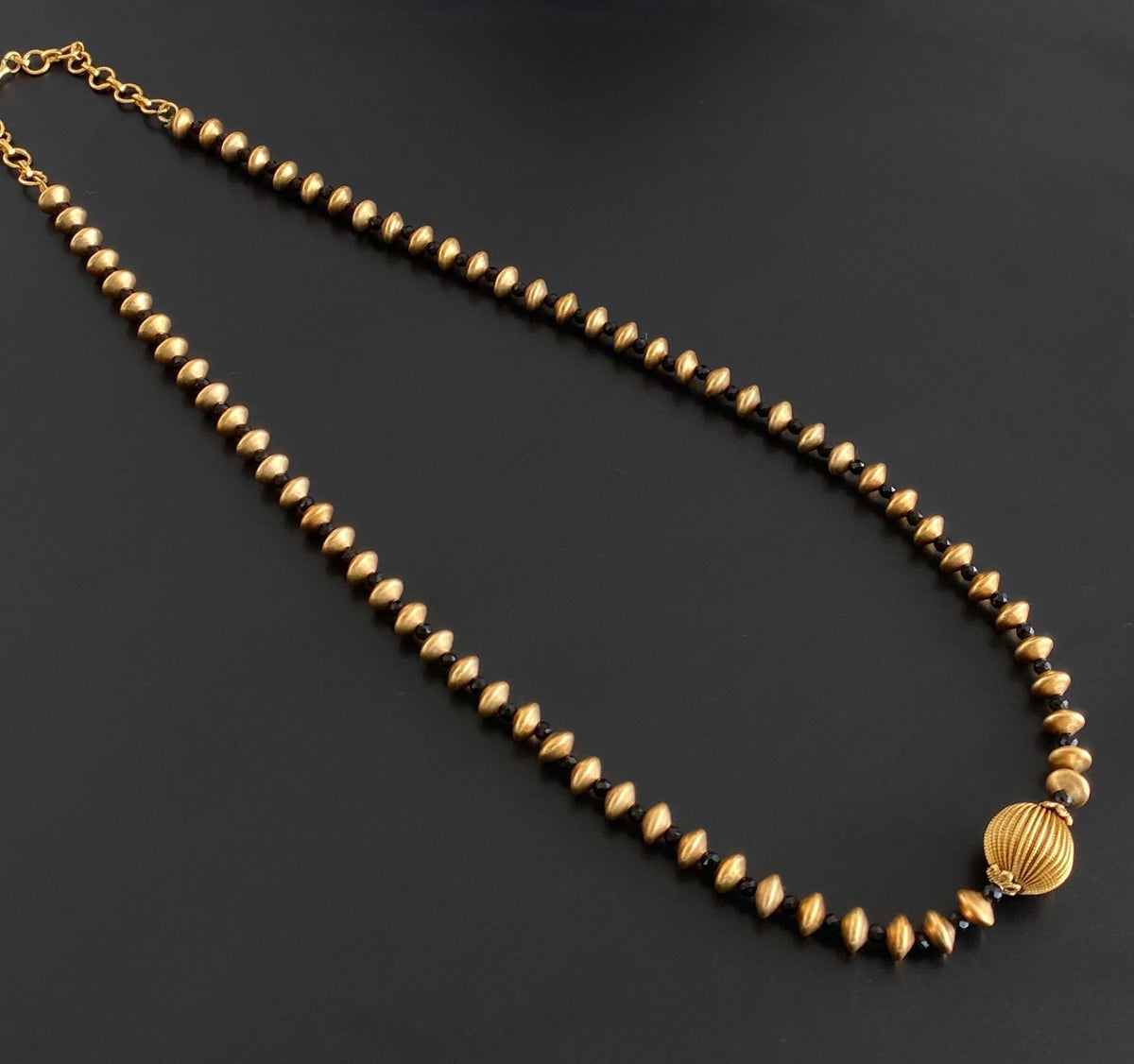 Antique gold tone black beaded mala/short haar dj-54969