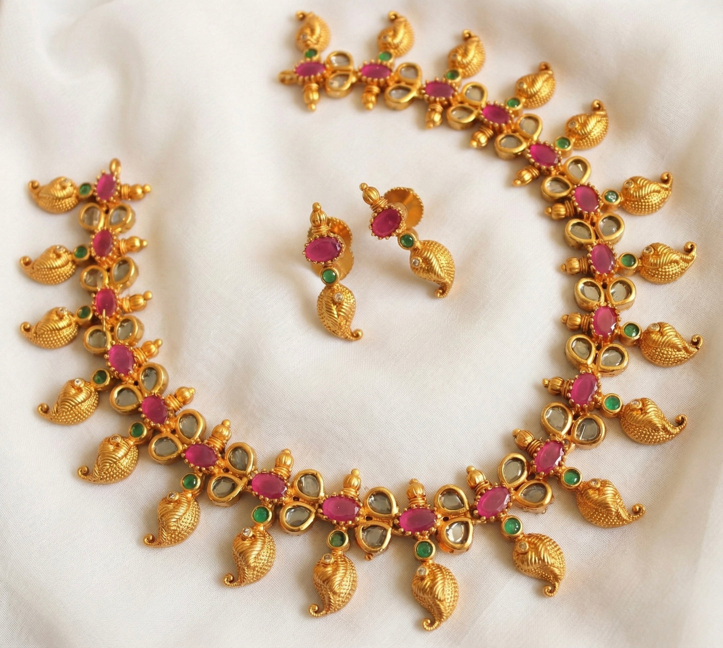 Matte finish ruby-emerald mango necklace set DJ18570