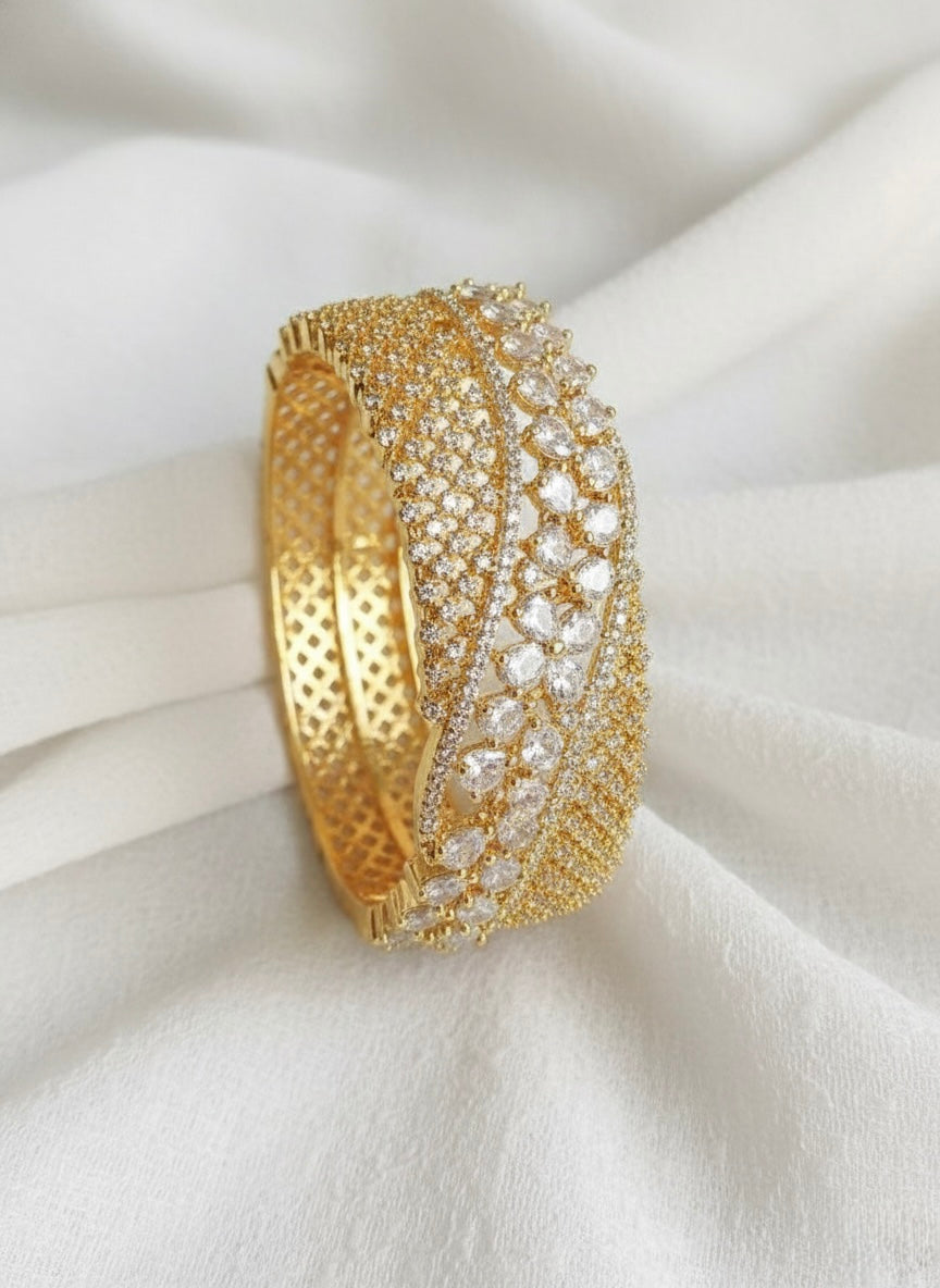 Gold Tone Cz White Lock type Bracelet DJ26271