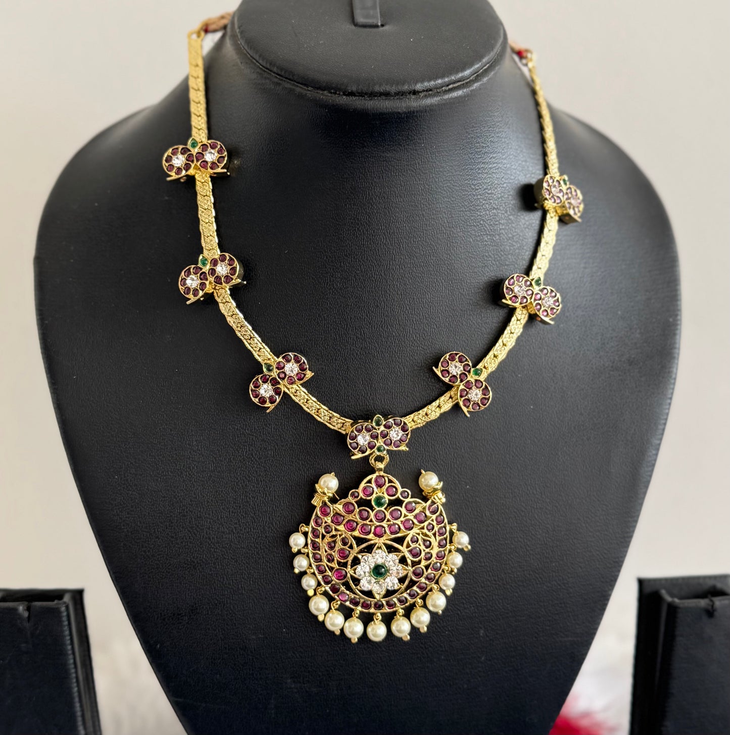 Gold tone precious kemp-green-white mango moon necklace dj-51453