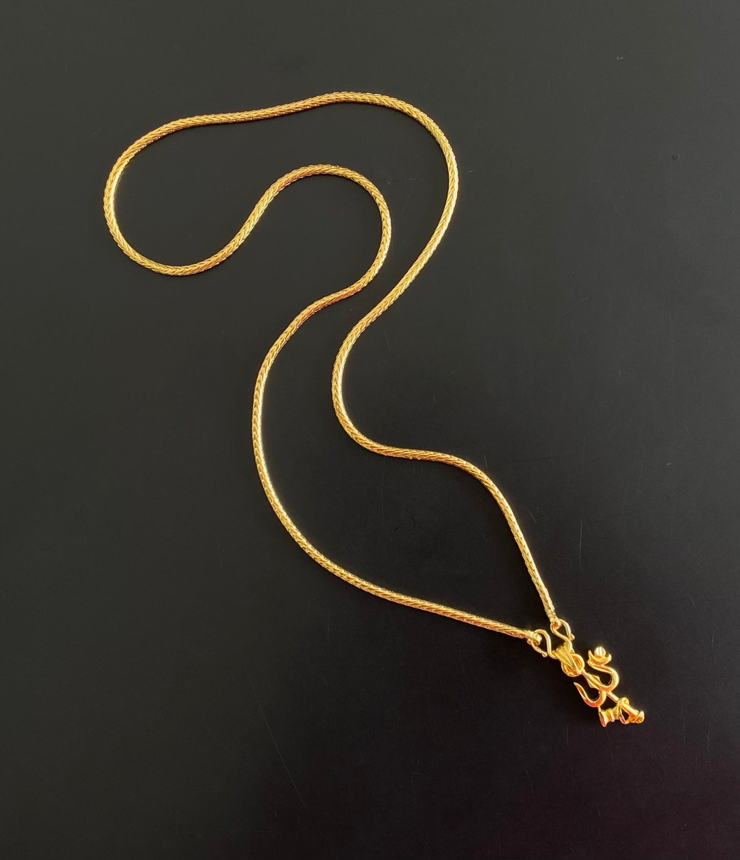 Gold tone 18 inches chain with trishul pendant dj-54391