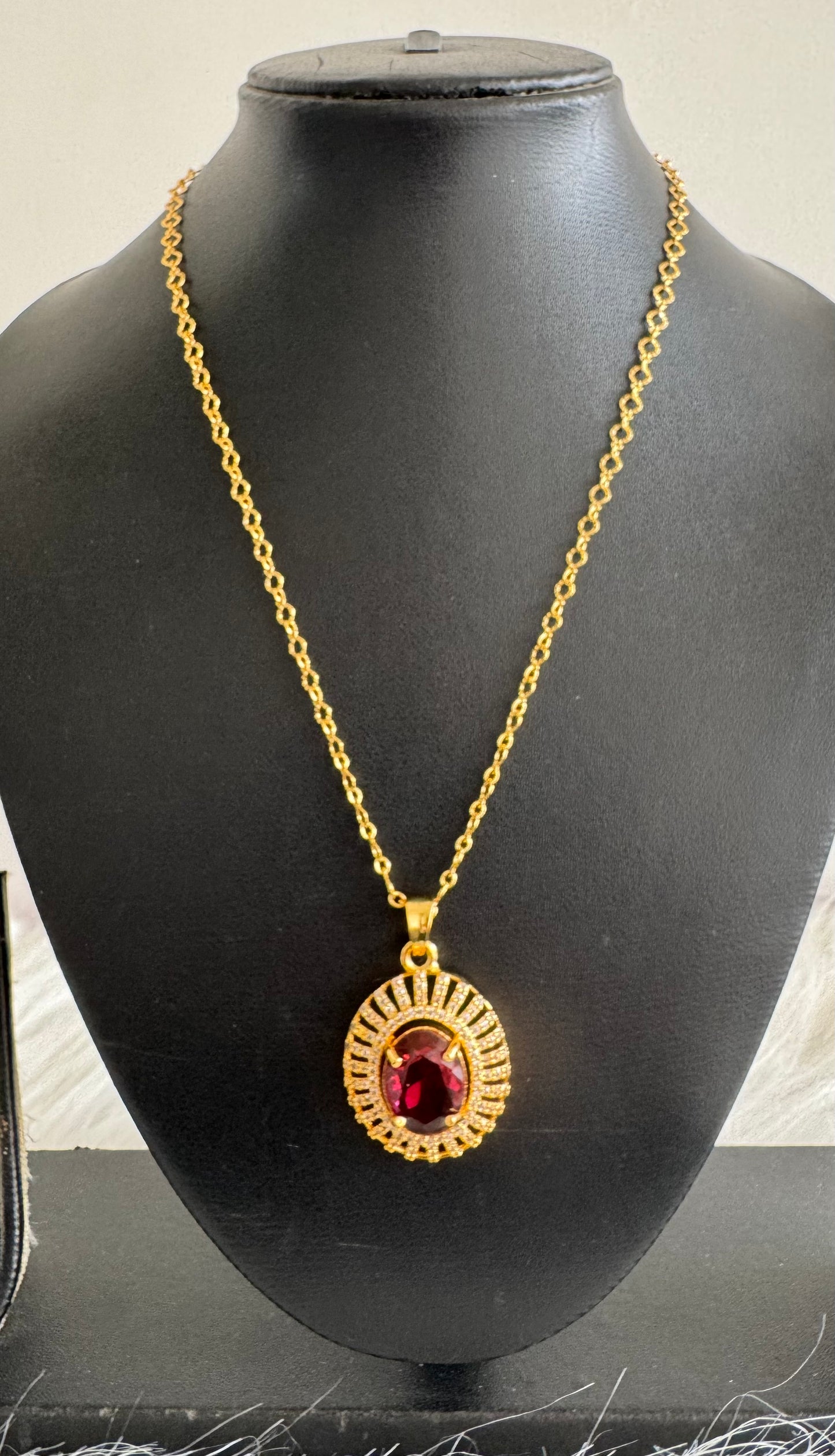 Gold tone 18 inches chain with red oval stone pendant dj-51277