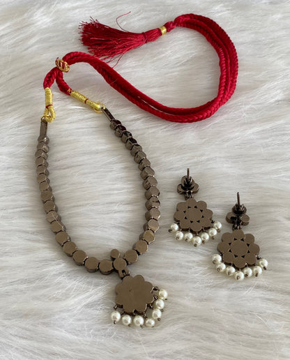 Black finish precious kemp-green pearl attigai necklace set dj-53958