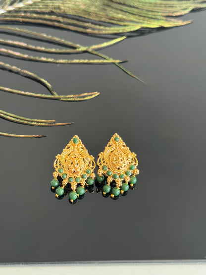 Gold tone green beaded stud/earrings dj-51611
