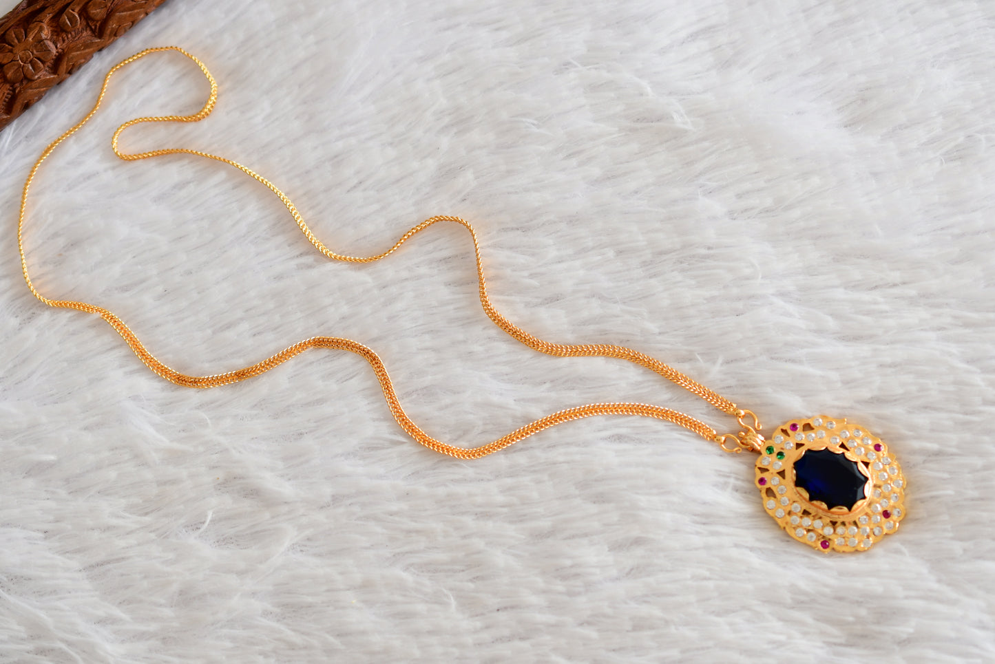 Gold tone 24 chain with navy blue oval stone pendant dj-51911