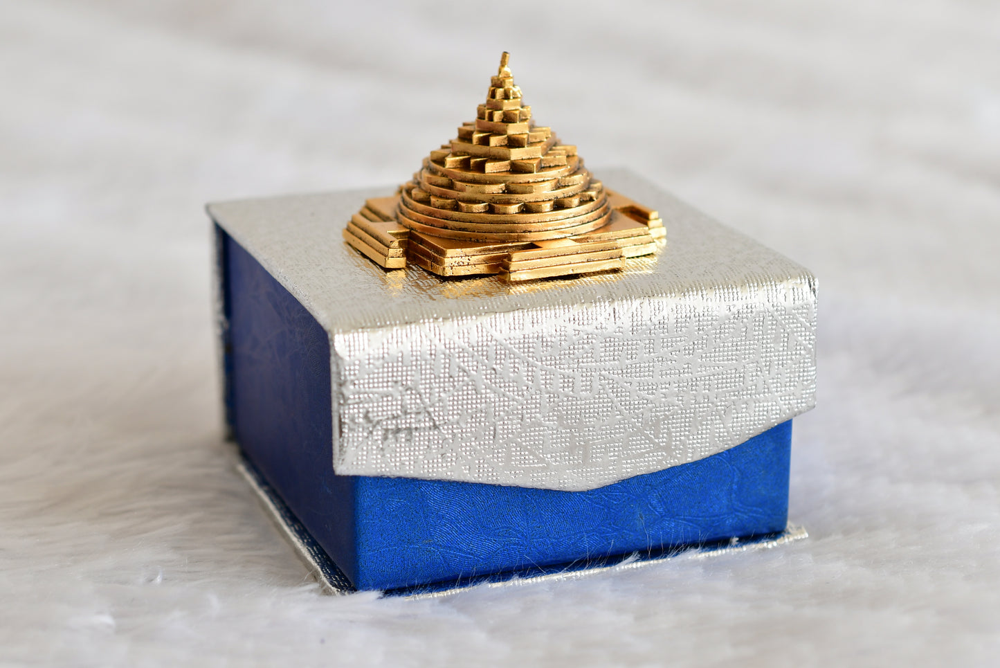 Gold tone Meru Chakra yantra dj-52330