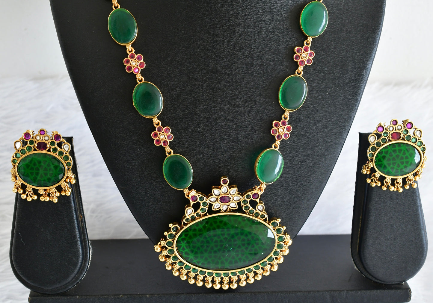 Matte finish kemp-big green oval stone peacock pendant short haar set dj-54009
