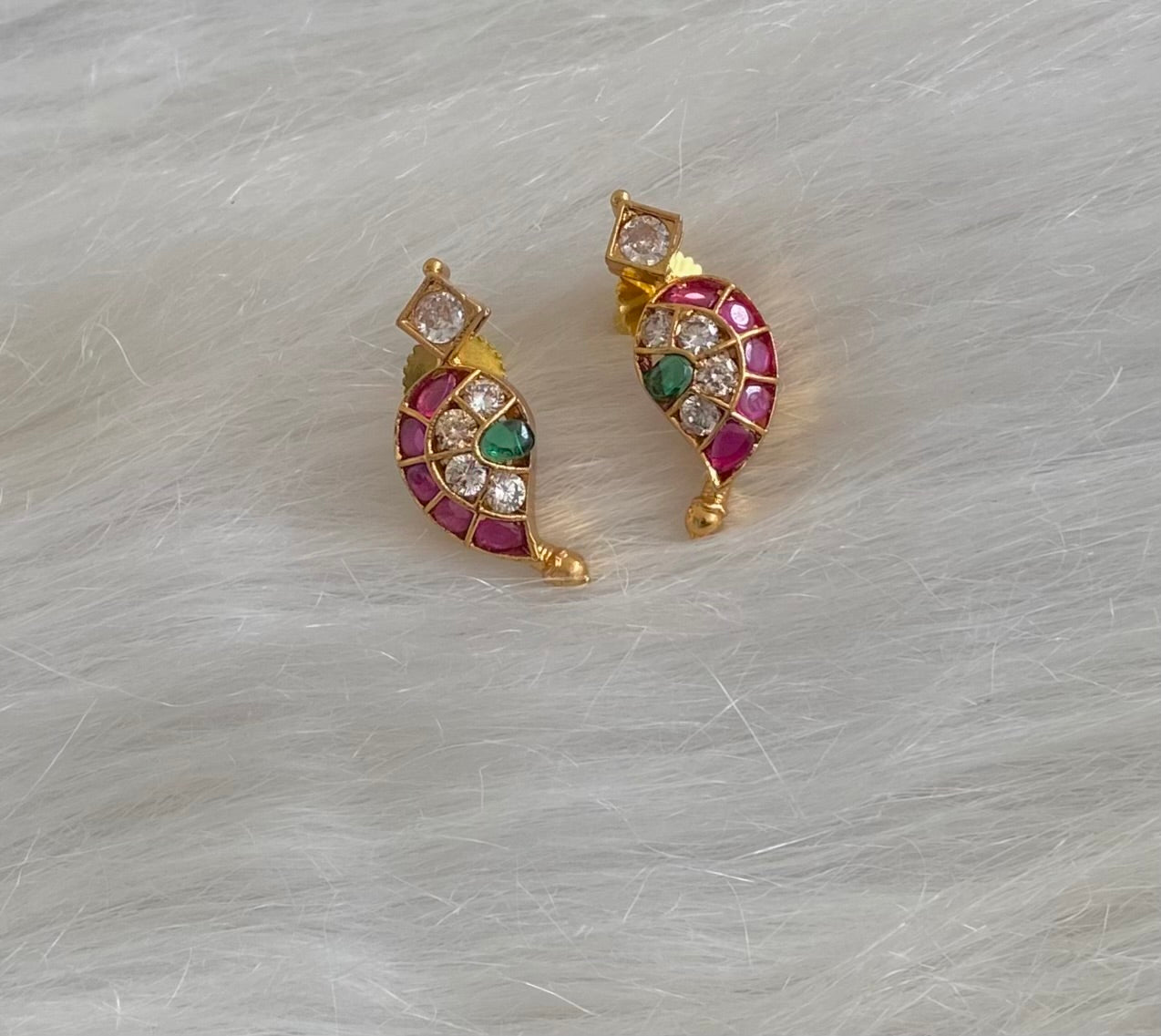 Antique gold tone kemp-green-white mango stud/earrings dj-54581