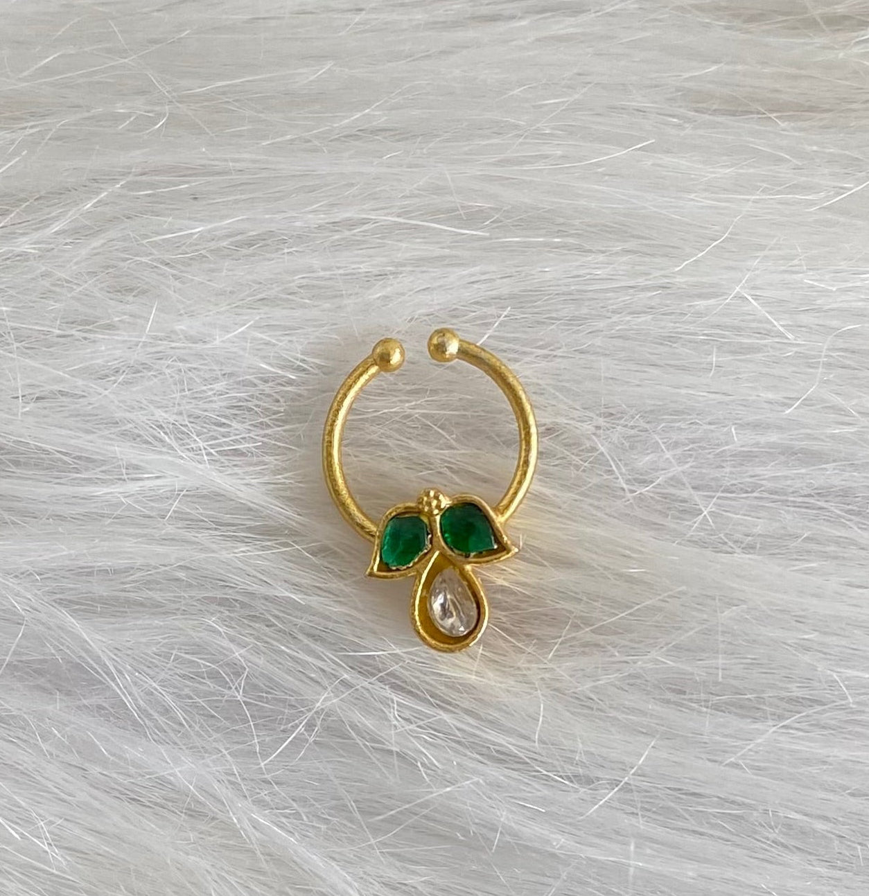 Gold tone kundan jadau green-white stone nose pin/bulakku dj-53770