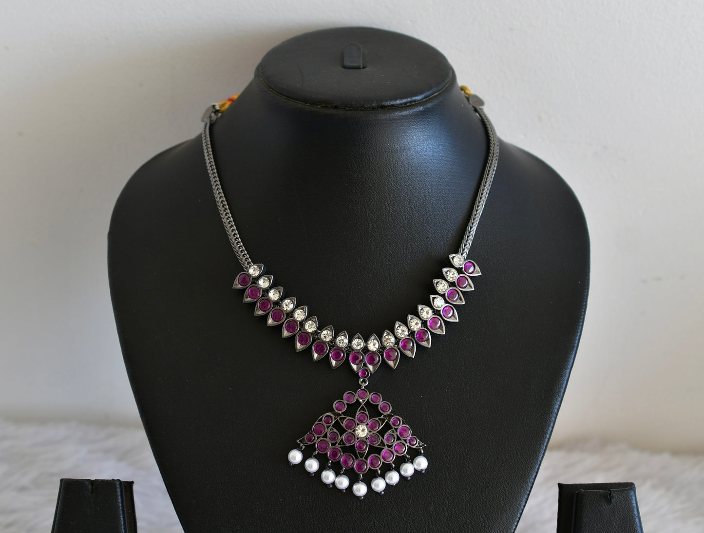 Black finish precious kemp-white pearl necklace Dj-52507