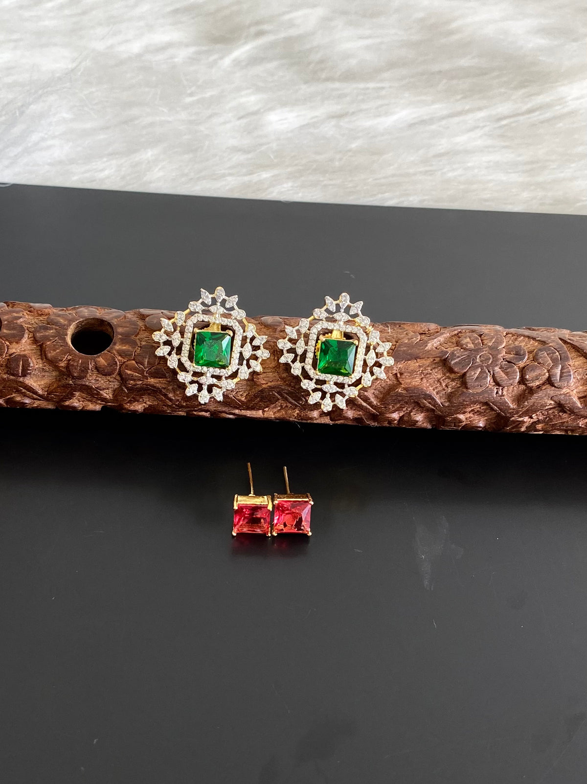 Two tone kemp-green color changeable earrings dj-54658