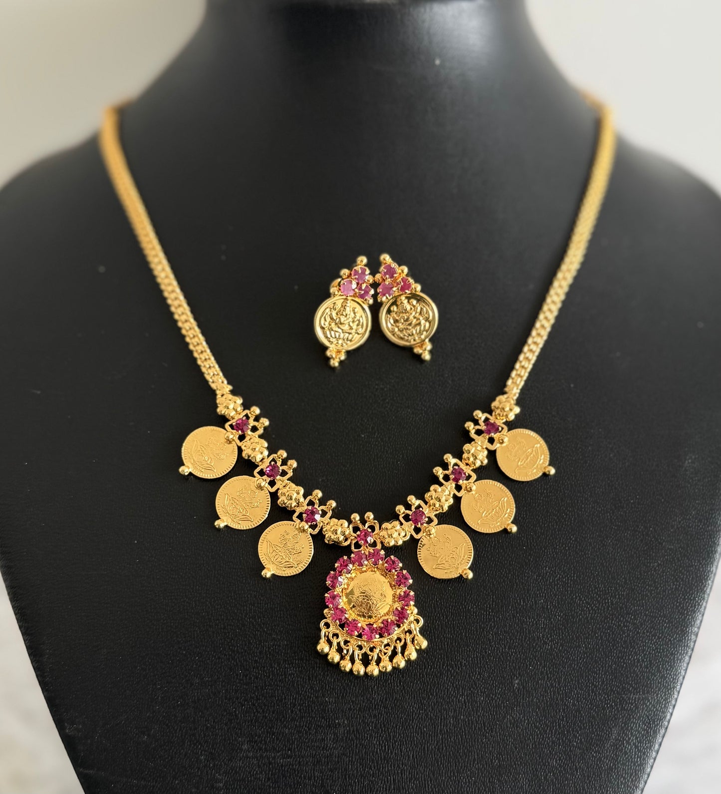 Gold tone pink stone lakshmi coin necklace set dj-48025