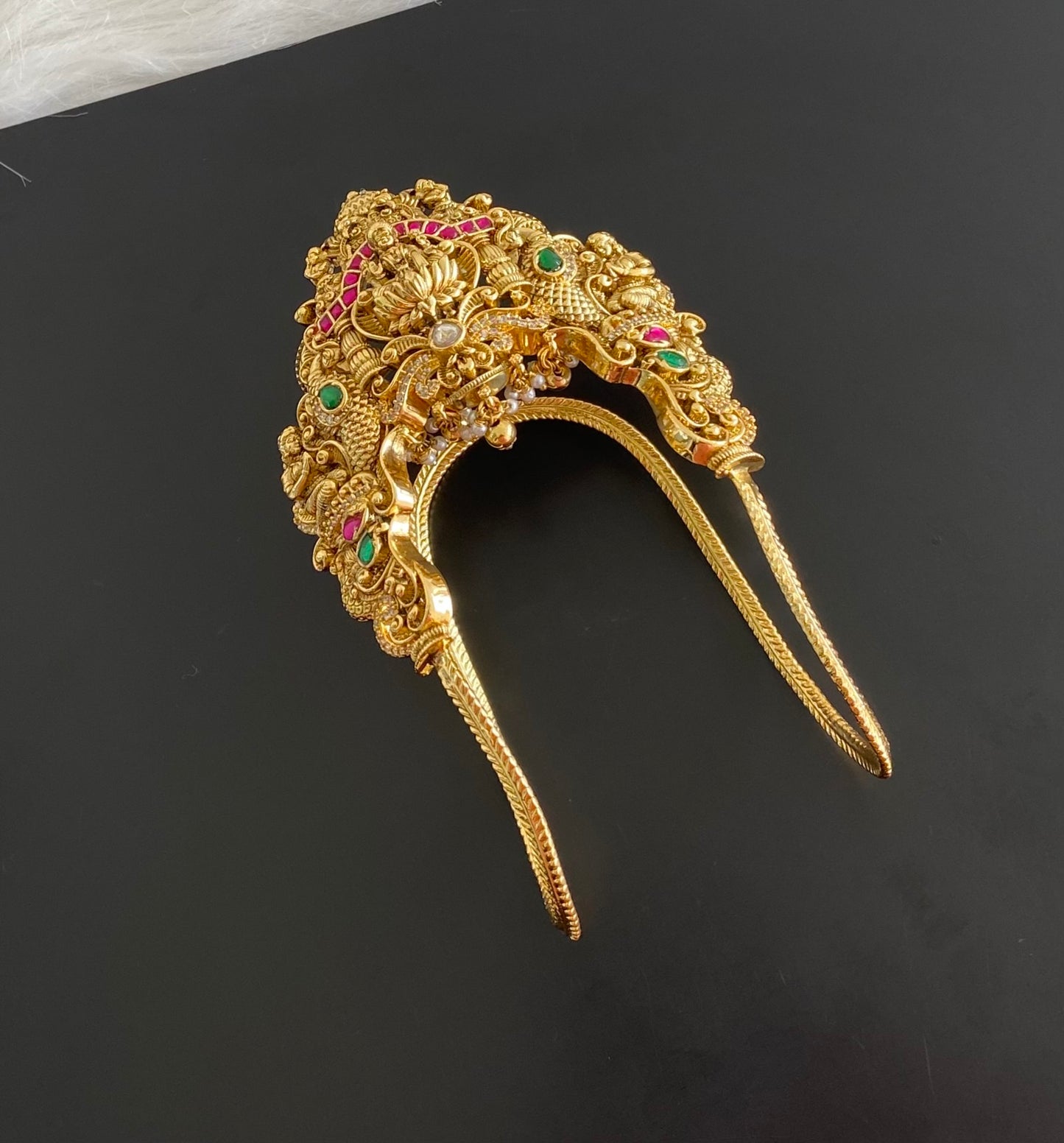 Antique gold tone kemp-green-white stone lakshmi peacock vanki/bajuband dj-54483