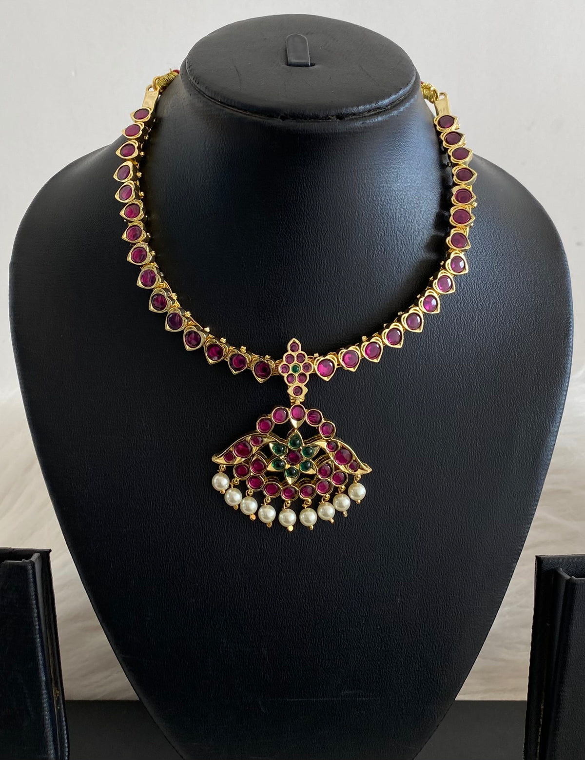 Gold tone precious kemp-green pearl necklace dj-55145
