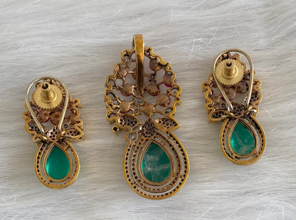 Antique gold tone kemp-green-white pendant set dj-53977