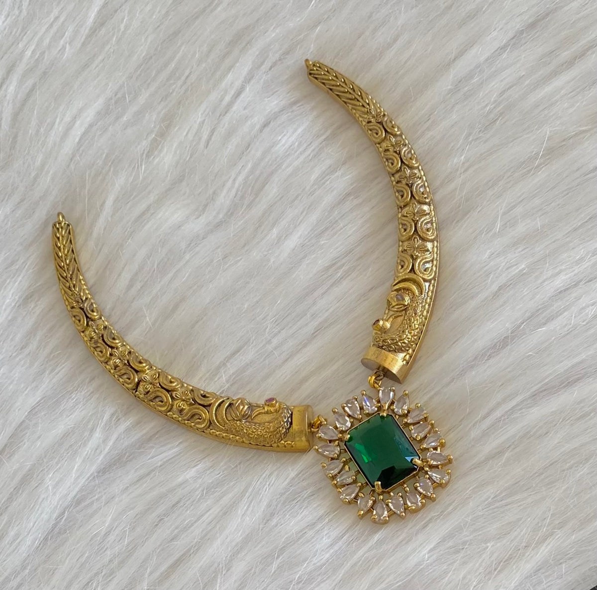 Antique gold tone white-pink-green stone kante necklace dj-54769
