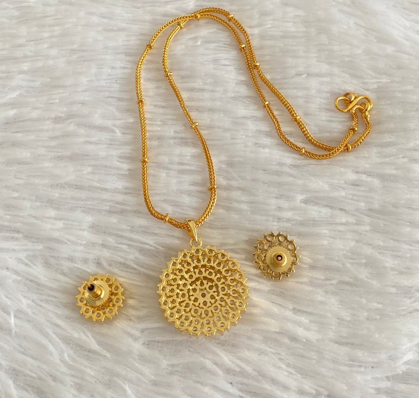 Gold tone 18 inches chain with white stone round pendant set dj-54030