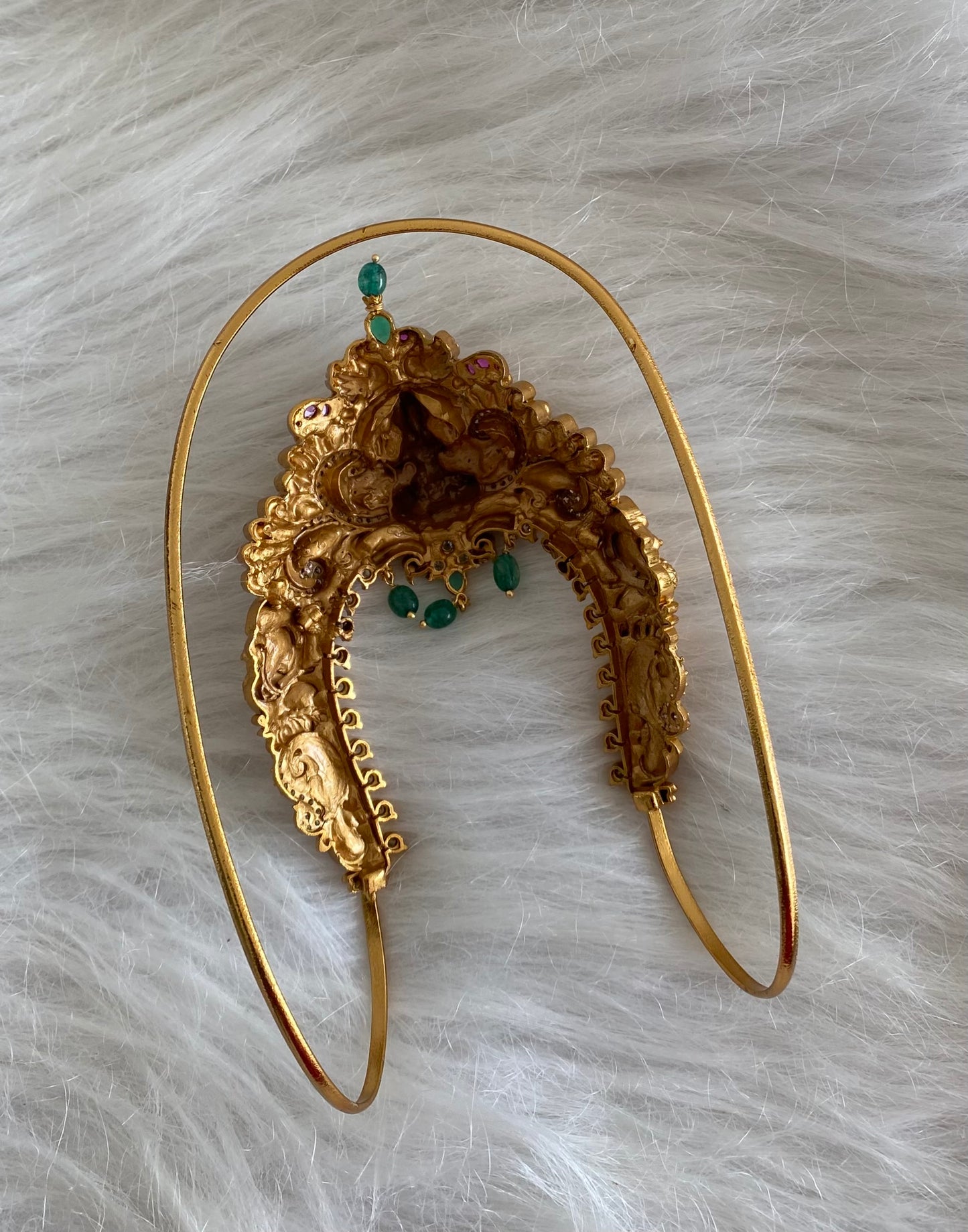 Antique gold tone kemp-green-white lakshmi peacock vanki/bajuband dj-54484