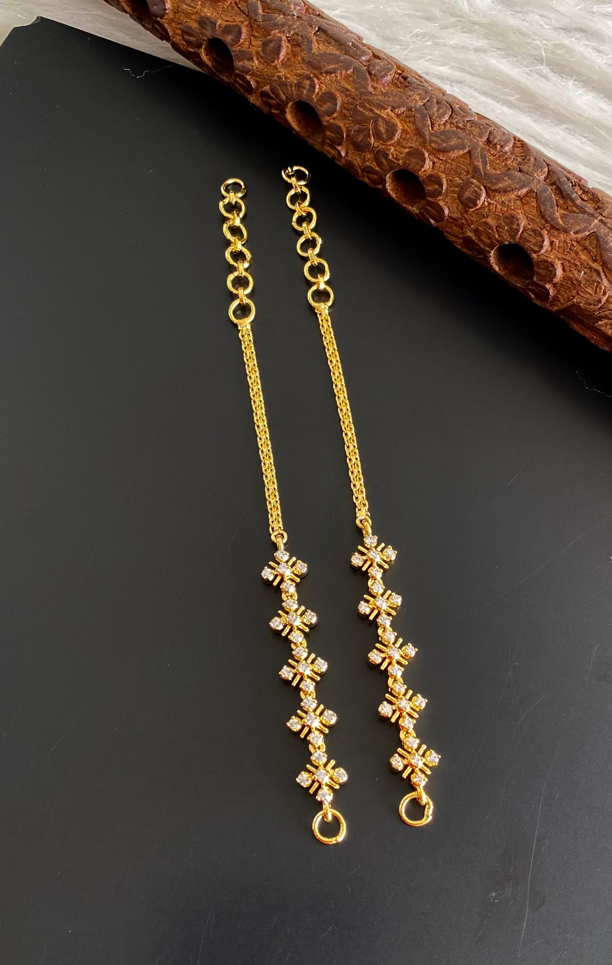 Gold tone white stone ear side chain dj-54890