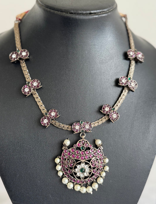 Black finish precious kemp-green-white pearl mango necklace dj-51475