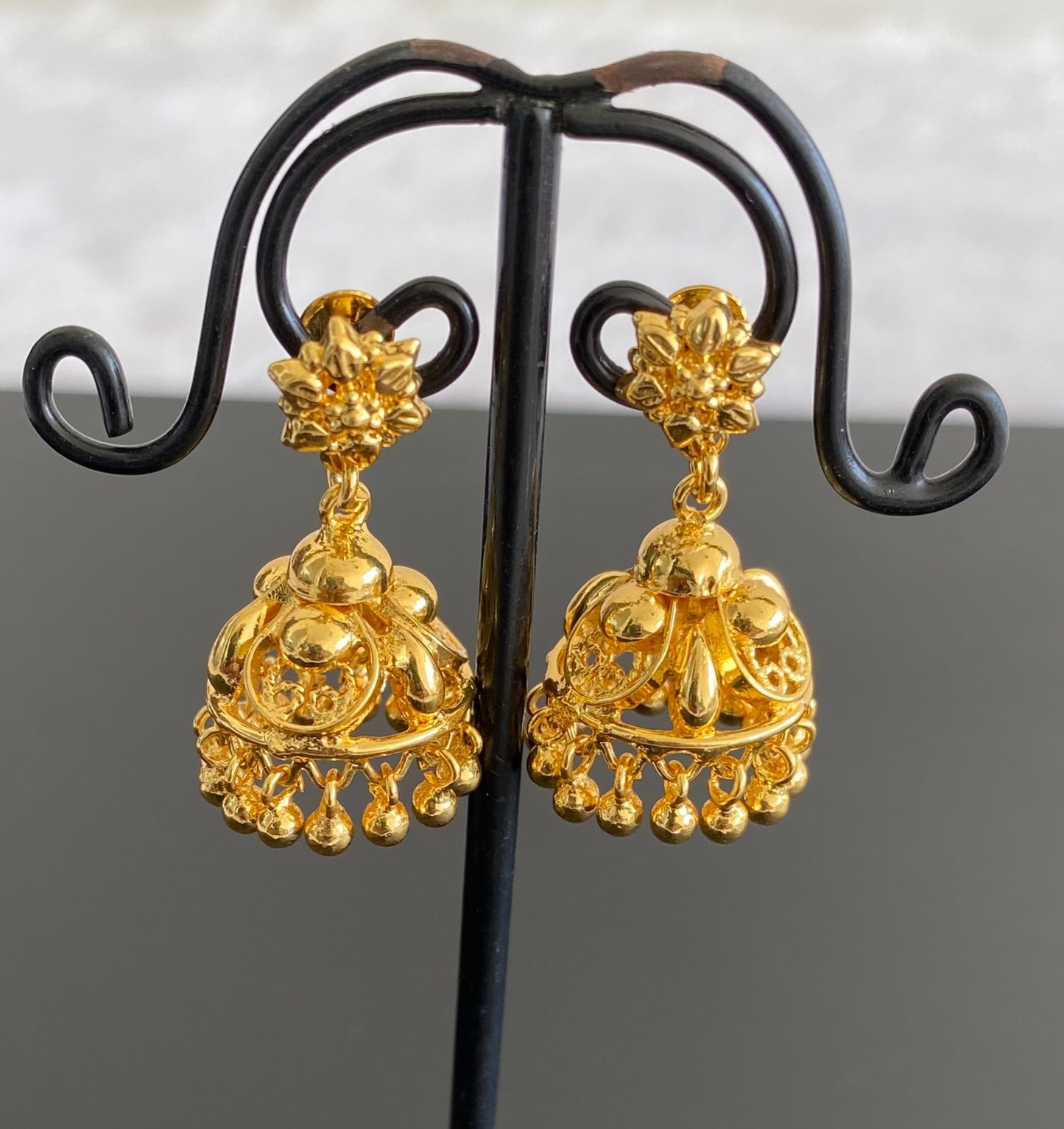 Gold tone  flower jhumkka dj-53151