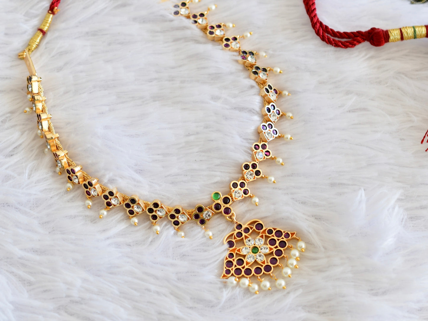 Gold tone precious kemp kemp-green-white floral necklace dj-52517