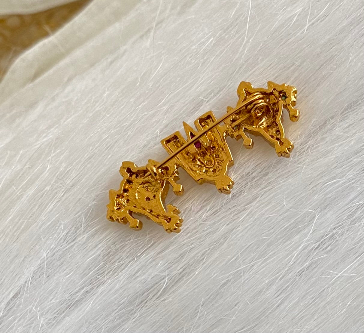 Antique gold tone shanku-chakra-nama saree pin dj-53662