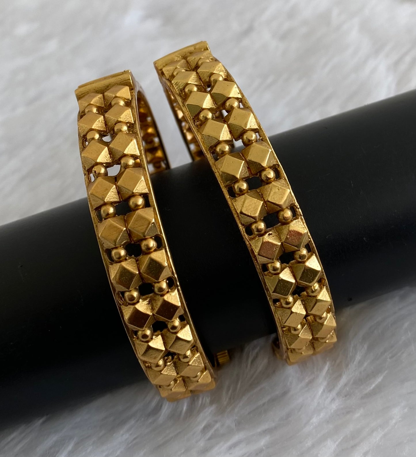 Antique gold tone screw type bangles(2.4) dj-53499