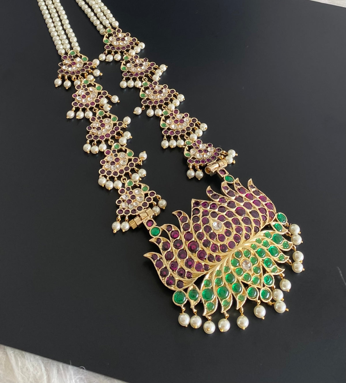 Gold tone precious kemp-green-white lotus peacock pearl haar dj-54725