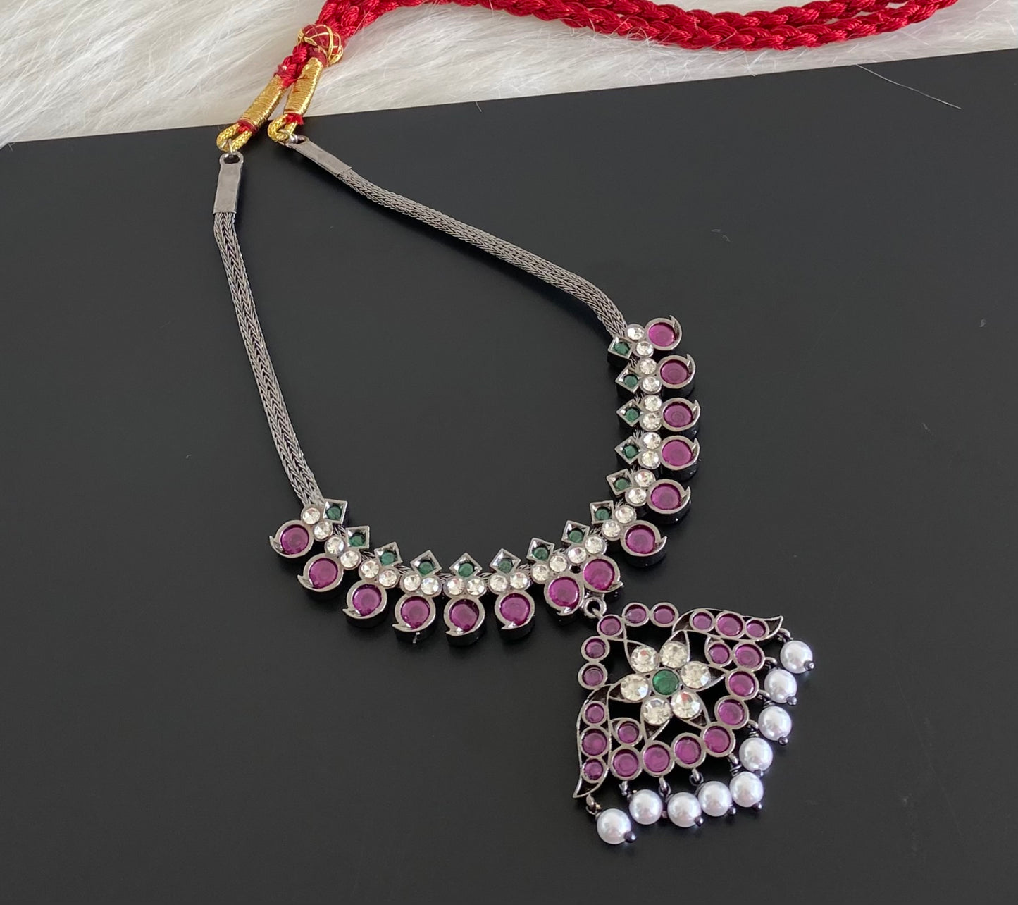 Black finish precious kemp-green-white pearl mango necklace dj-54684