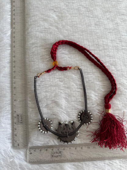 Black finish precious kemp-green pearl moon necklace dj-52281