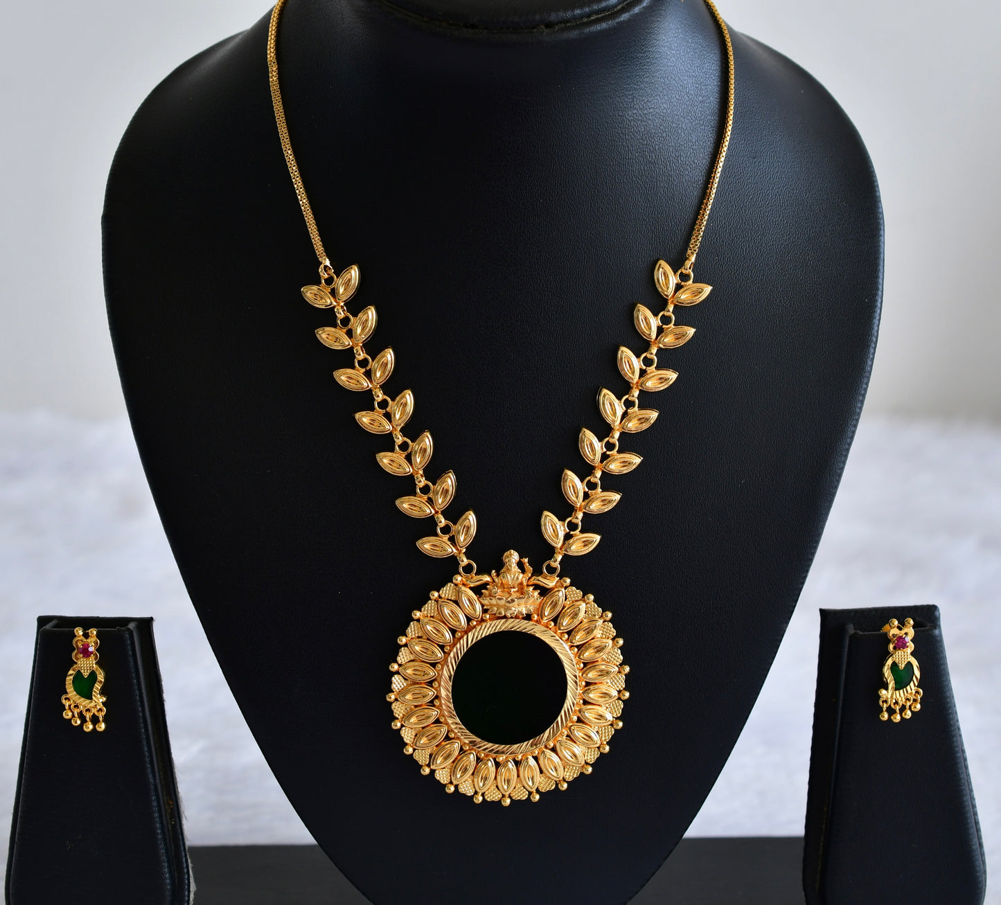 Gold tone kerala style lakshmi green round necklace set dj-53042