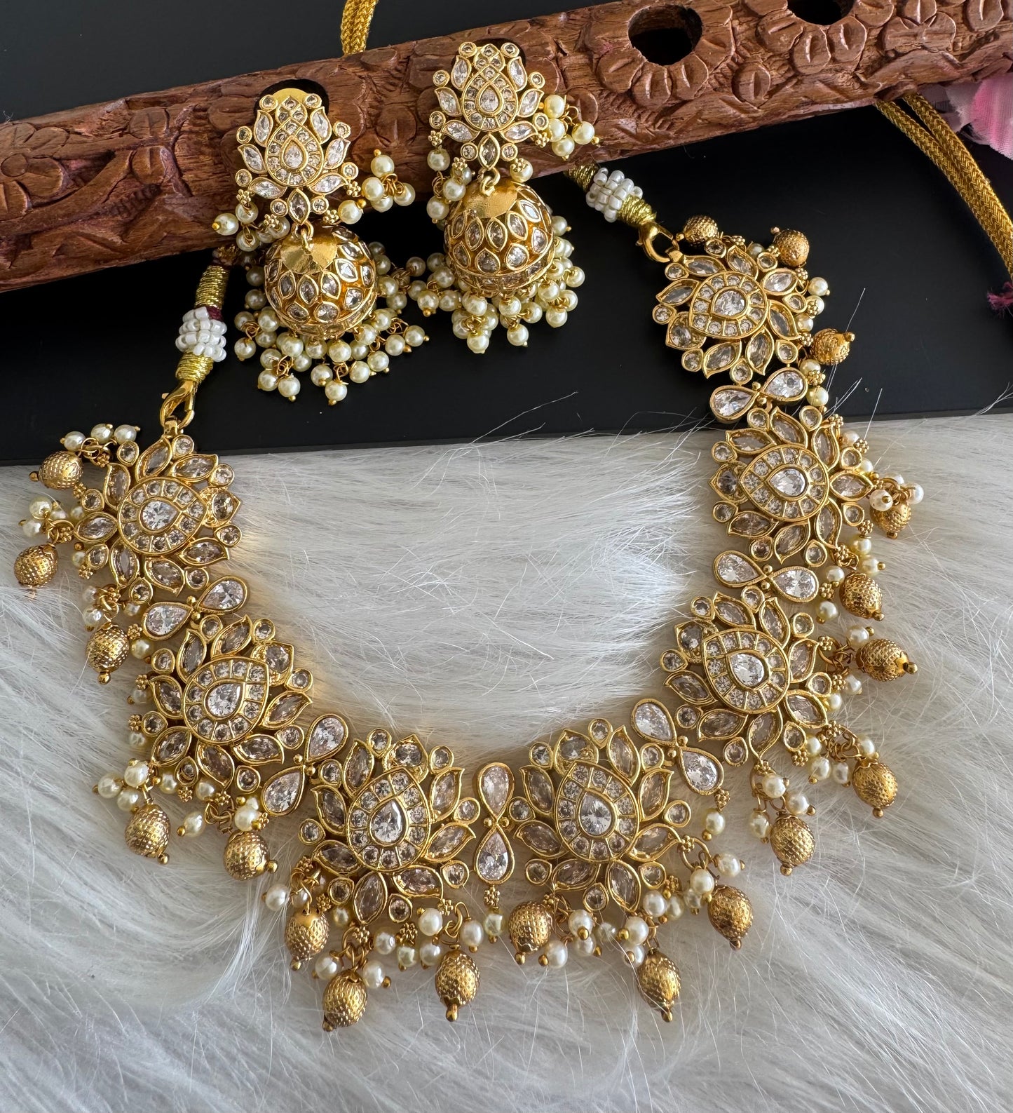 Matte finish white lotus necklace set dj-51220