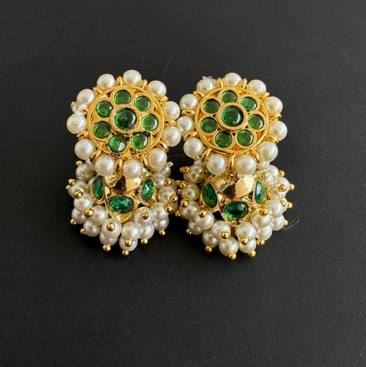 Gold tone precious kemp green pearl small jhumkka dj-51044