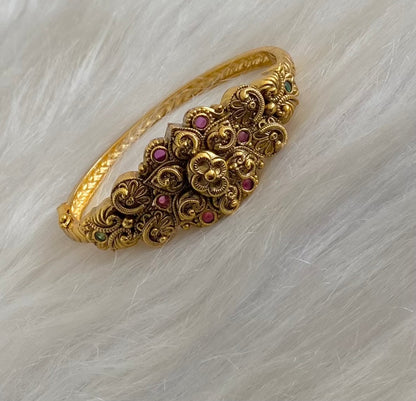 Antique gold tone kemp-green stone openable kada/bracelet dj-54854