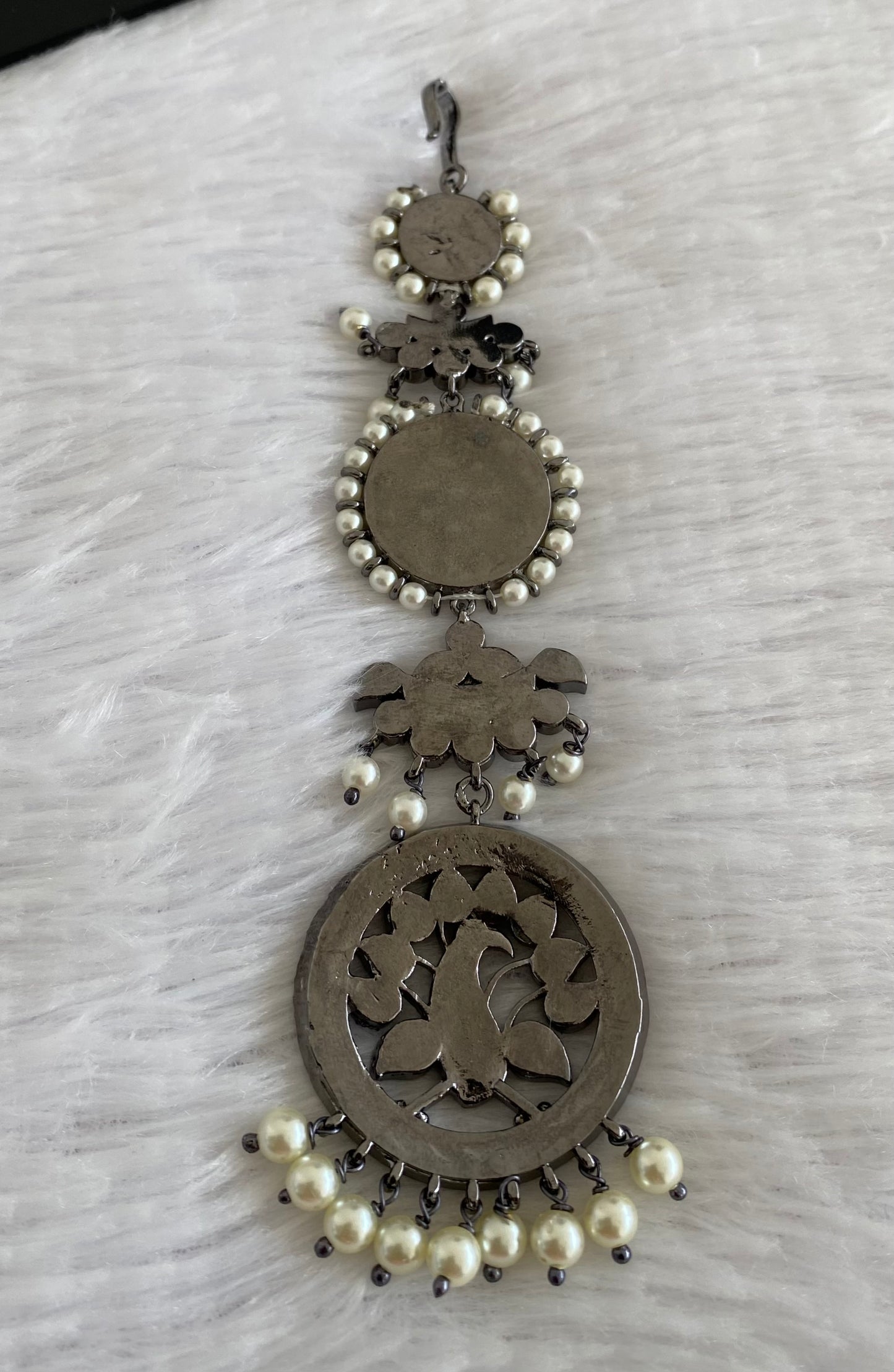 Black finish precious kemp-green-white pearl peacock tikka dj-53389