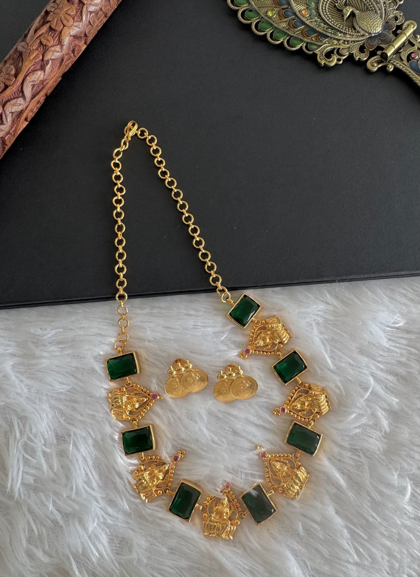 Gold tone pink-green big block stone Lakshmi necklace set dj-52093