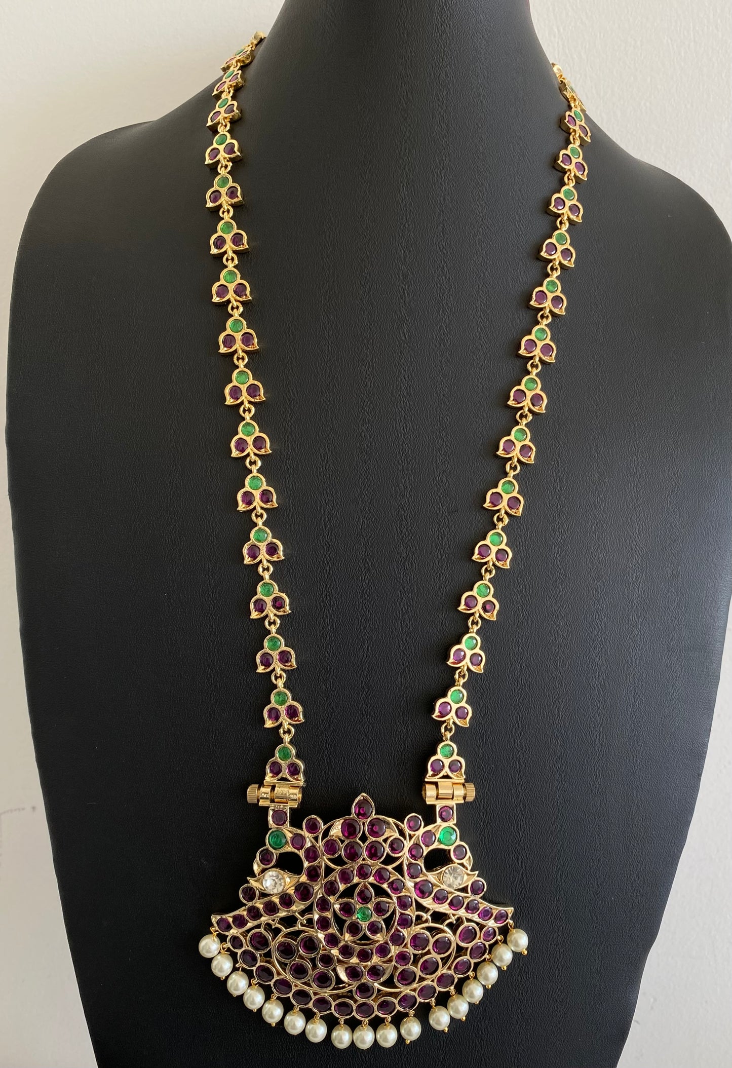 Gold tone precious kemp-green peacock pearl haar dj-53359